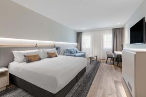Sofabed specialist crowne plaza windsor 1