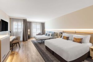 Sofabed specialist crowne plaza windsor 2