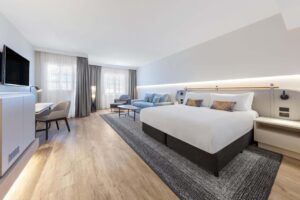 Sofabed specialist crowne plaza windsor 3
