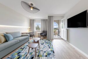 Sofabed specialist crowne plaza windsor 4