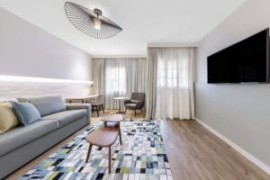 Sofabed specialist crowne plaza windsor 8
